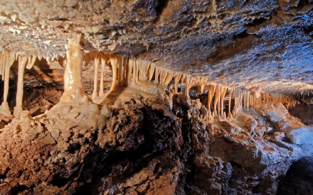 Black-Hills-SD/640x480_Wind Cave or Jewell Cave.jpg